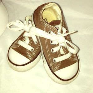 ✨✨Toddler Converse size 5c✨✨